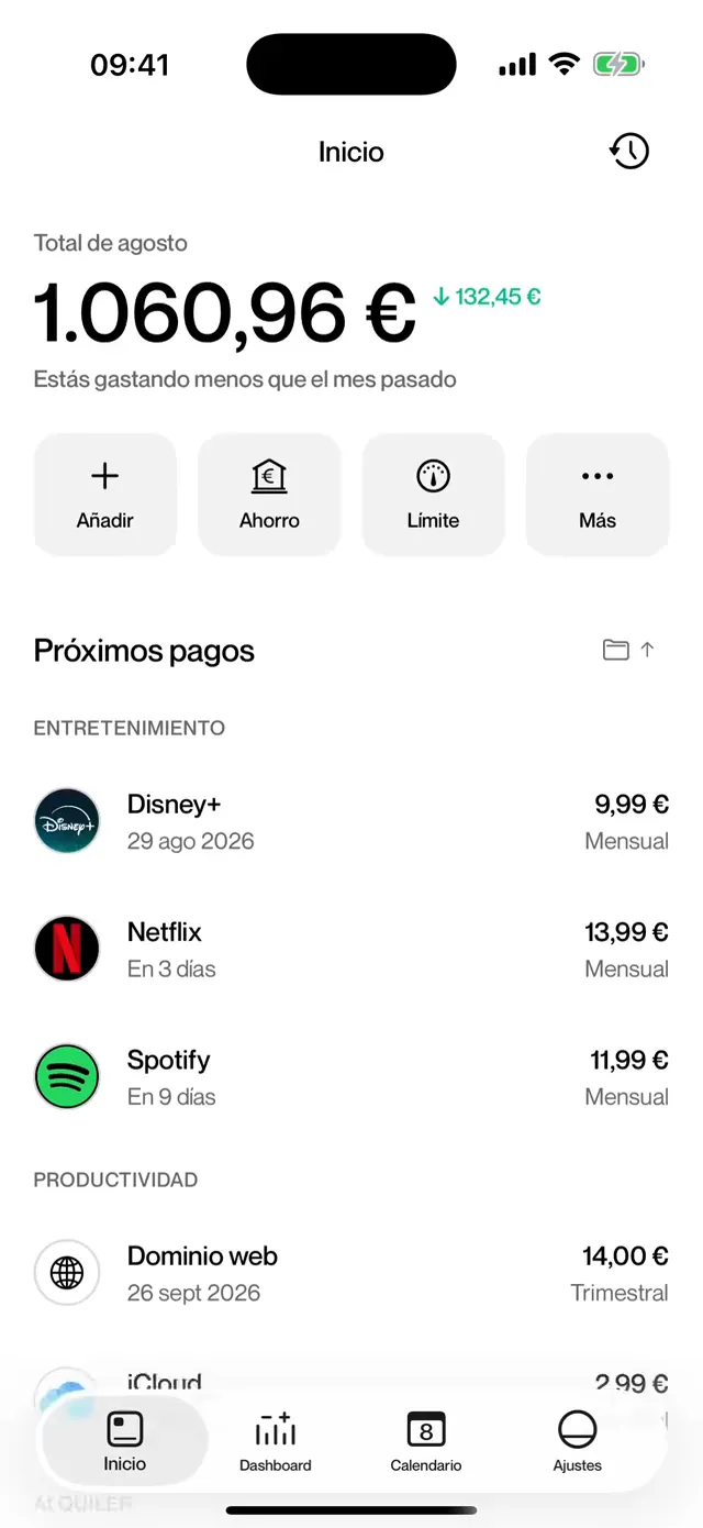 La pantalla de inicio de Kelo en un iPhone: el total de agosto, 1.060,96 €, y la lista de próximos pagos con Disney+, Netflix y Spotify